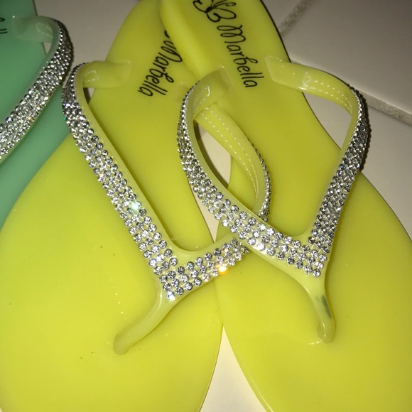 Set of rubber flip flops - Picture 3 of 6